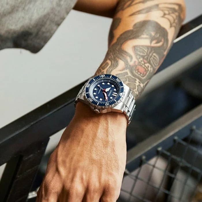 Citizen NJ0121-89L Automatic Steel Blue Dial Watch vue 5