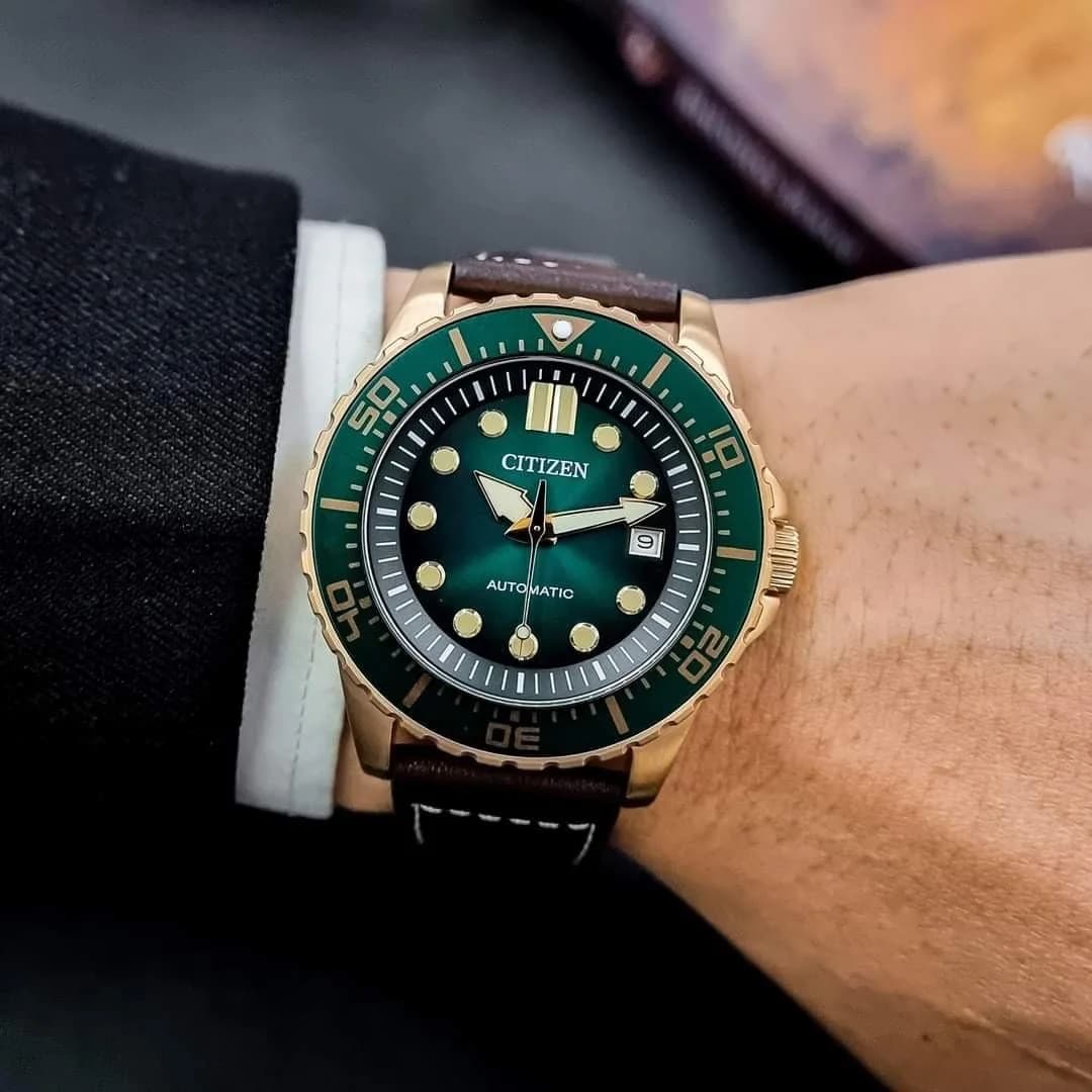 Citizen NJ0173-18X Automatic Green Dial and Brown Leather Watch vue 4