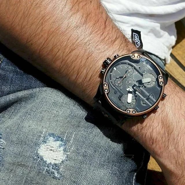 Montre Diesel DZ7400 Mr Daddy 2.0 noir bracelet cuir cadran XXL vue 3