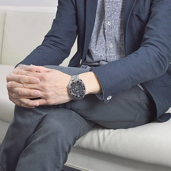 Seiko SBDC031J1 Diver's Submariner Stainless Steel Watch with Black Dial and Sapphire Crystal vue 3