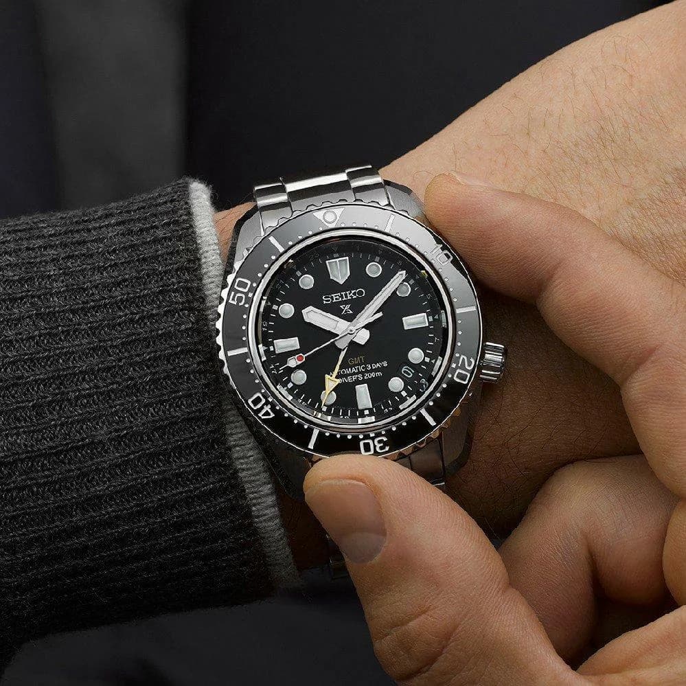 Seiko SPB383J1 Prospex GMT Automatic Steel Black Dial Watch vue 5