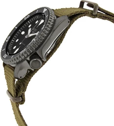 Seiko SRPD65K4 Automatic Black Steel Case and Green NATO Strap Watch vue 2
