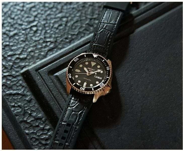 Seiko SRPD76K1 Automatic 5 Sports Rose Gold Finish and Silicone Men's Watch vue 2