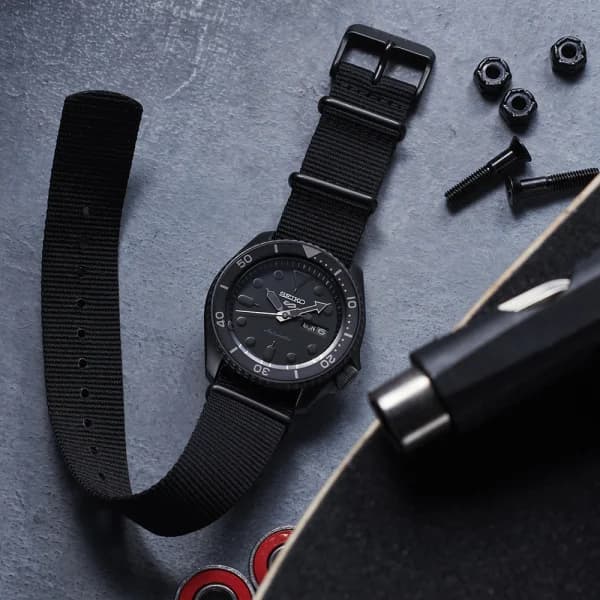 Seiko SRPD79K1 Automatic Black Matte Fabric Strap Men's Watch vue 5