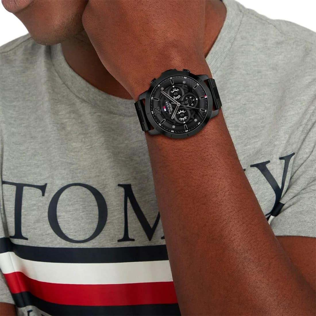 Montre Tommy Hilfiger 1710494 Luca en Acier Noir à Cadran Multifonctions vue 4