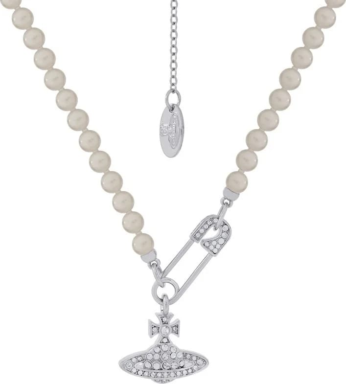 Collier Lucrece Vivienne Westwood épingle à nourice argéntée a perles logo pavé de cristaux